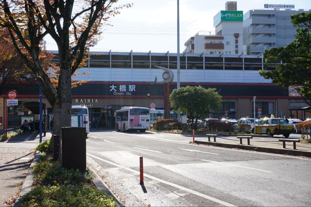 大橋駅前には、バスの他にもタクシー乗り場もあり